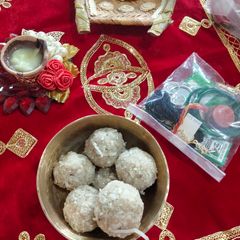 A picture of Makhane and nariyal ke laddu.