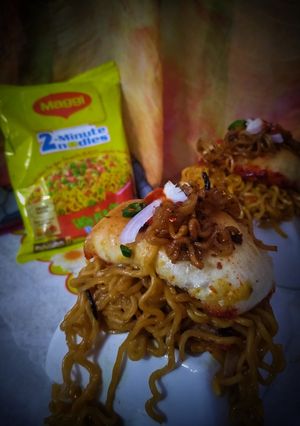 सेज़वान मैगी पाव (schezwan maggi pav recipe in Hindi) रेसिपी मुख्य फोटो