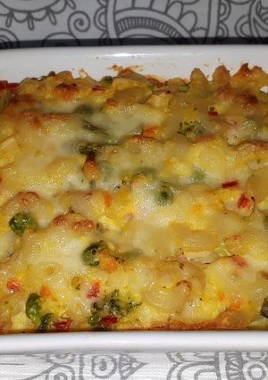 O poză a rețetei Caserolă de paste cu legume și brânzeturi.