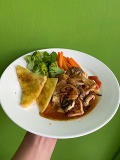 Foto resep Chicken steak with garlic bread