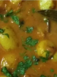 दम आलू (dum aloo recipe in HIndi) रेसिपी मुख्य फोटो