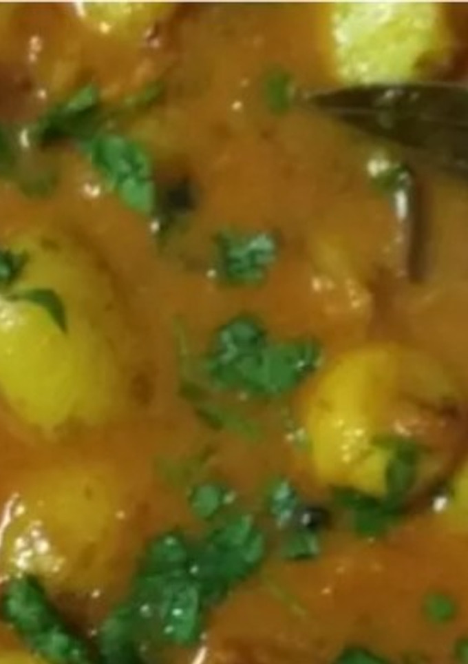 दम आलू (dum aloo recipe in HIndi) रेसिपी मुख्य फोटो