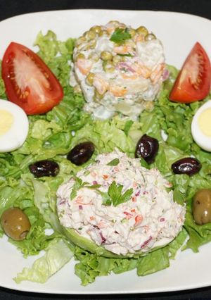 Una foto de Palta rellena con ensalada de albacora