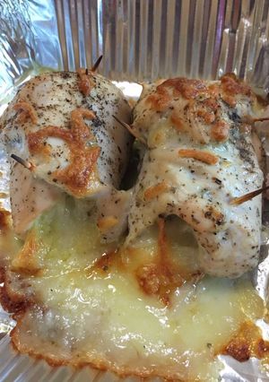 Una foto de Pechuga de pollo rellena de queso súper facil y económico