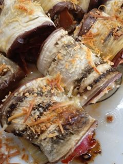 Una foto de Rollitos de berenjena con pollo