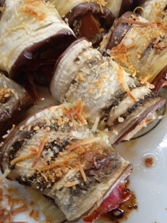 Una foto de Rollitos de berenjena con pollo