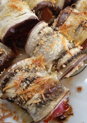 Una foto de Rollitos de berenjena con pollo