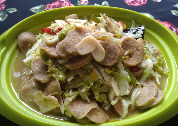 Anti Ribet, Buat Tumis Sawi Putih dengan Bakso Yang Mudah