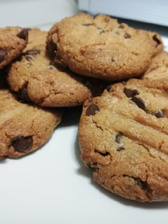 Una foto de Galletas de Mantequilla de Cacahuete y Chocolate🥜🍪🍫