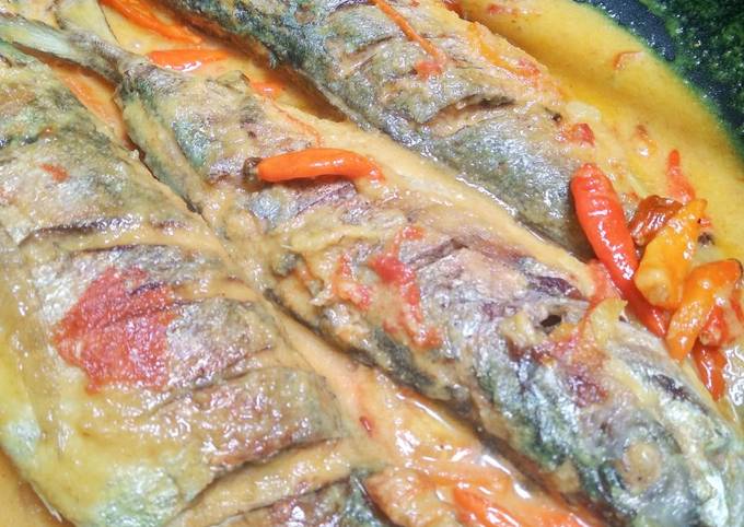 Ikan bumbu acar