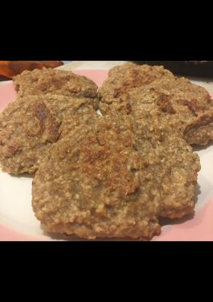 Una foto de 🖤 Galletitas de banana y avena veganas y sin azúcar