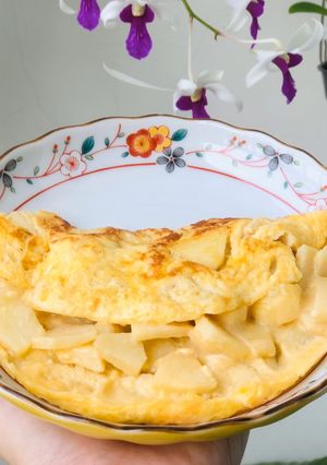 Hình của món Trứng omelette với táo.