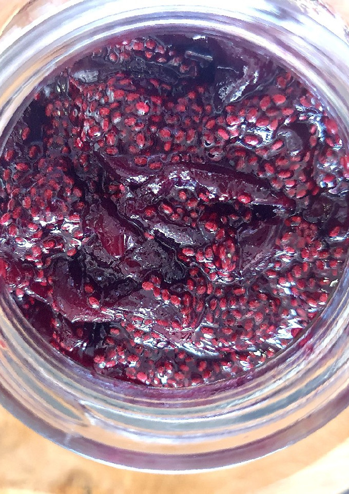 Una foto de Mermelada de cerezas casera sin azúcar