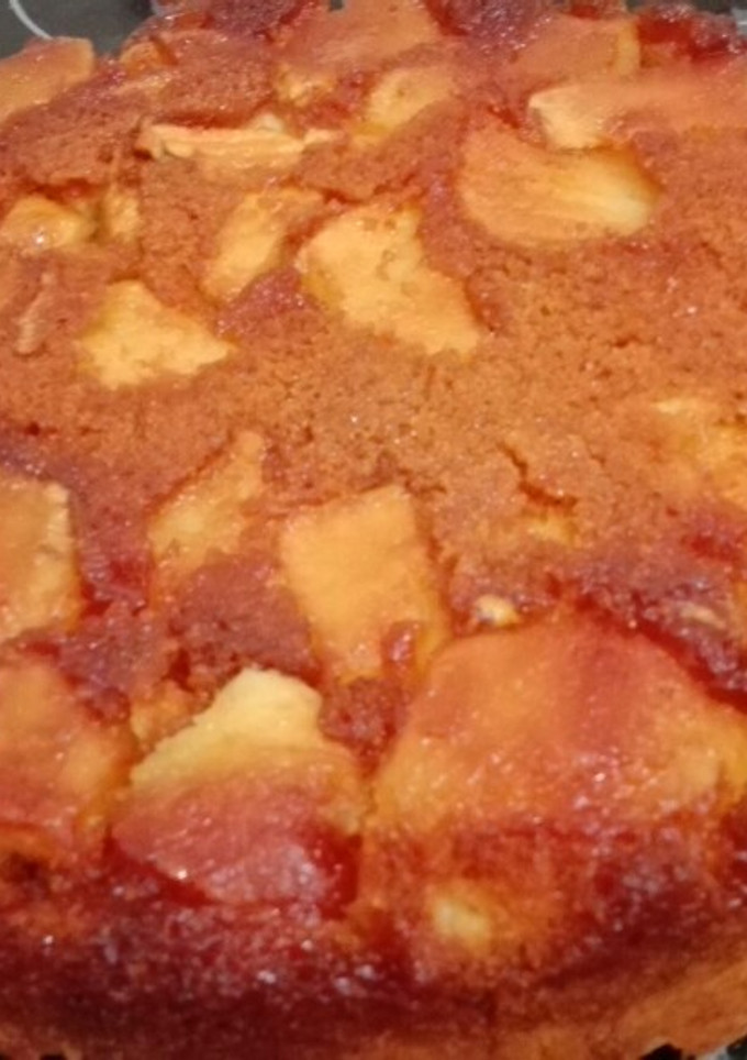 Una foto de Torta invertida de manzanas. Rápida