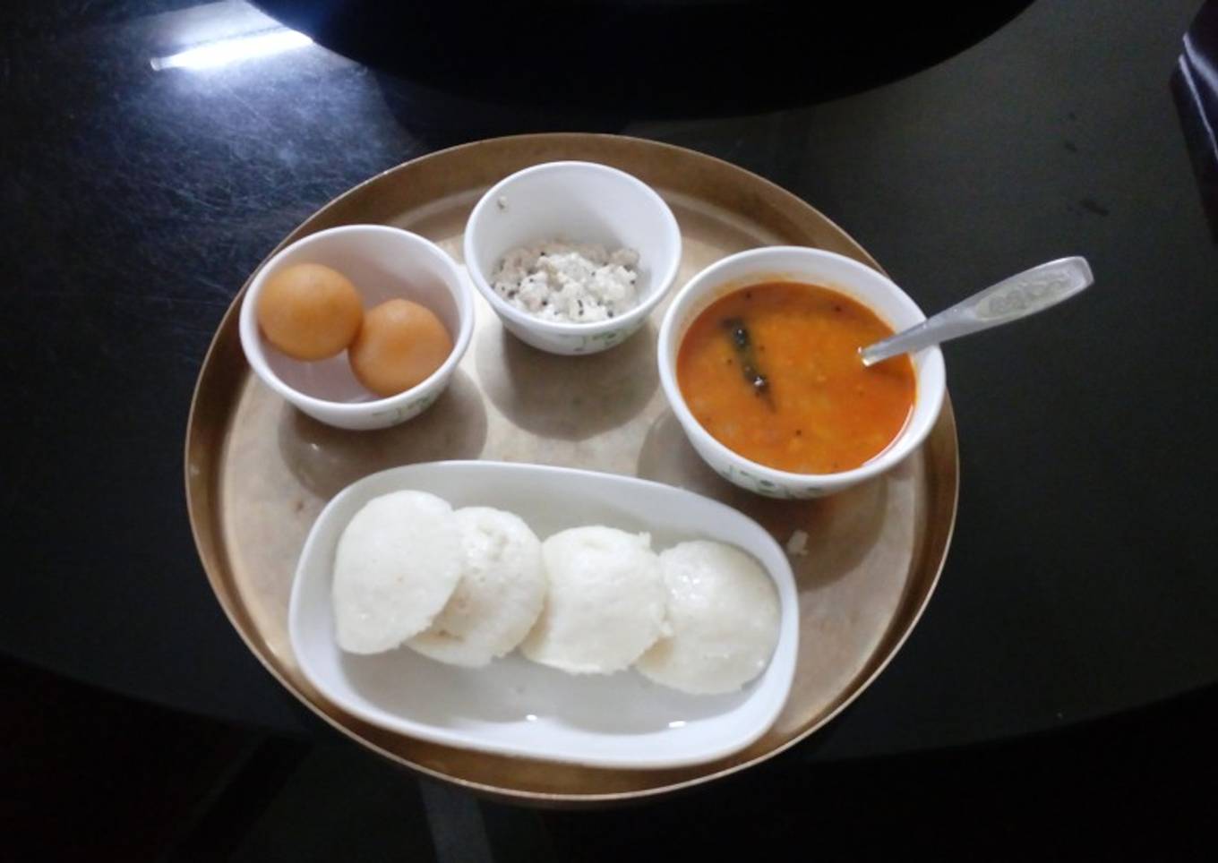 Idli sambhar