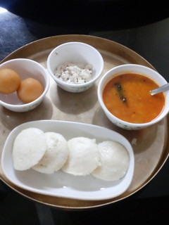 A picture of Idli sambhar.