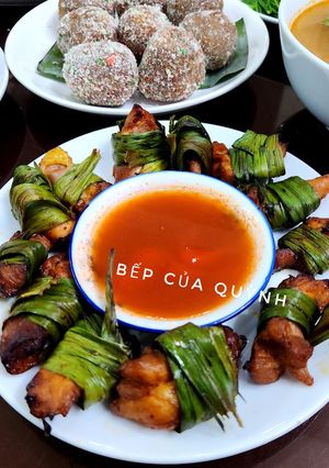 Hình của món Gà nướng lá dứa kiểu Thái.
