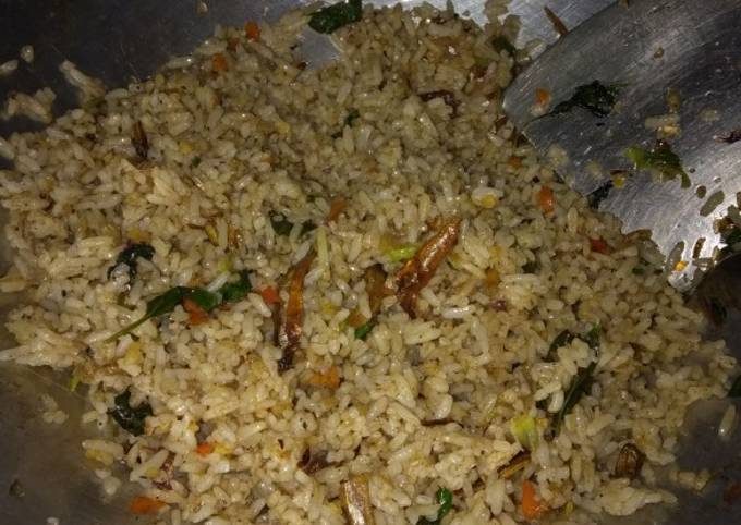 Ini dia! Resep buat Nasi goreng teri kemangi  lezat