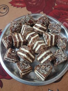 खजूर बिस्कुट पाक (Khajoor biscuit pak recipe in hindi) रेसिपी मुख्य फोटो