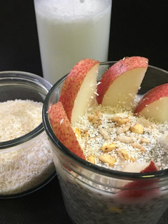 Una foto de Leche de coco casera + bagazo de coco tostado + chía pudding de coco: sin gluten, vegan y sin azúcar