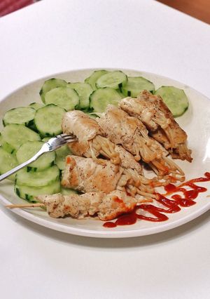 Hình của món Ức gà cuộn nấm kim áp chảo.