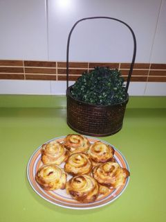 Una foto de Caracolas jamón y queso