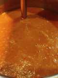 Tomate frito casero con verdura en olla exprés