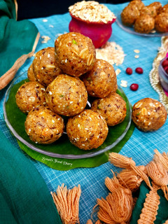 A picture of Oats and Peanut Laddu.