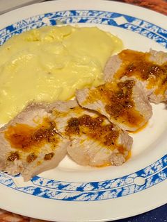 Una foto de Lomo de Cerdo Ibérico a la Sal con Salsa de Tomillo y Pimentón (Thermomix)
