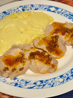 Una foto de Lomo de Cerdo Ibérico a la Sal con Salsa de Tomillo y Pimentón (Thermomix)