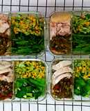 減脂便當(青椒菇菇、小黃瓜玉米、雞肉、燙炒青菜)