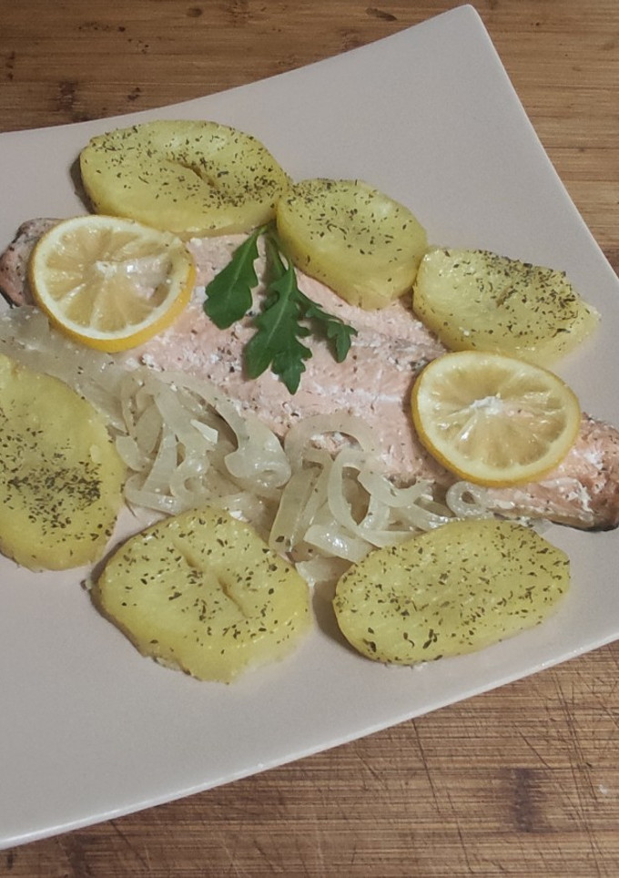 Una foto de Salmón al horno