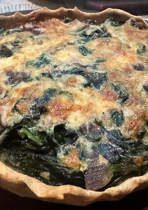 Una foto de Tarta de acelga y salsa blanca