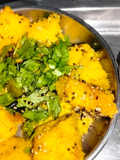 ઢોકળાં (Dhokla Recipe In Gujarati) રેસીપી મુખ્ય ફોટો