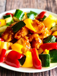 糖醋雞丁 / 簡單年菜 的食譜成品照片