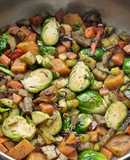 Repollitos de Bruselas salteados con vegetales 💯🍆🥕🧅