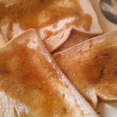A picture of Slice bread with honey.