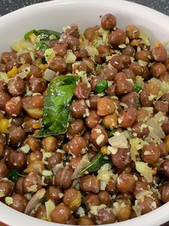 சிவப்பு கொண்டக்கடலை சுண்டல் (Sivappu kondakadalai sundal recipe in tamil) செய்முறை முக்கிய புகைப்படம்
