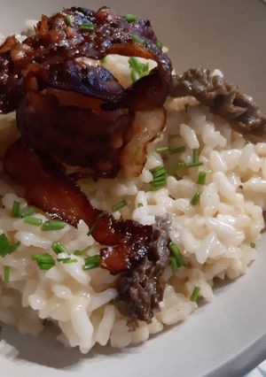 Une photo de Risotto aux morilles et chips de speck
