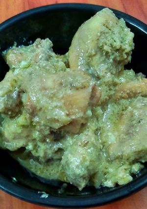 তিল বাটা দিয়ে চিকেন (til bata diye chicken recipe in Bengali) রেসিপির প্রধান ছবি