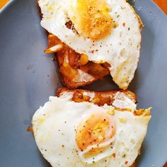Eggs and leek on toast breakfast A picture of Eggs and leek on toast breakfast.