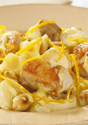 Una foto de Ensalada de pollo con almendras