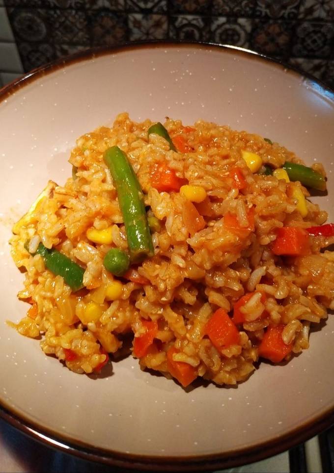 Рис з овочами та соусом унагі😋