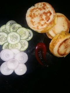 इडली बर्गर (idli burger recipe in Hindi) रेसिपी मुख्य फोटो