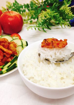Hình của món Da gà chiên giòn sốt chua cay.