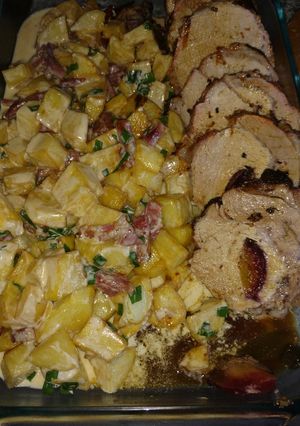 Una foto de Carre de cerdo relleno c/papas a la crema y más