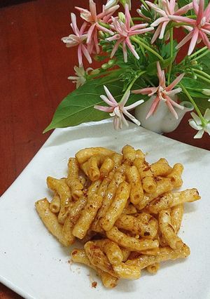 Hình của món Nui chiên bơ tỏi.