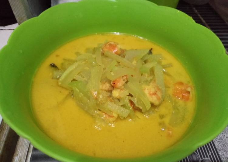 Langkah Menyiapkan Labu Siam Udang Santan, Bikin Ngiler