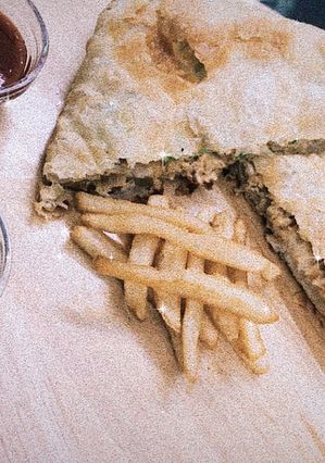 A picture of Arabic paratha (street style).