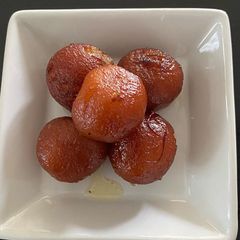 A picture of Mawa gulab jambu.